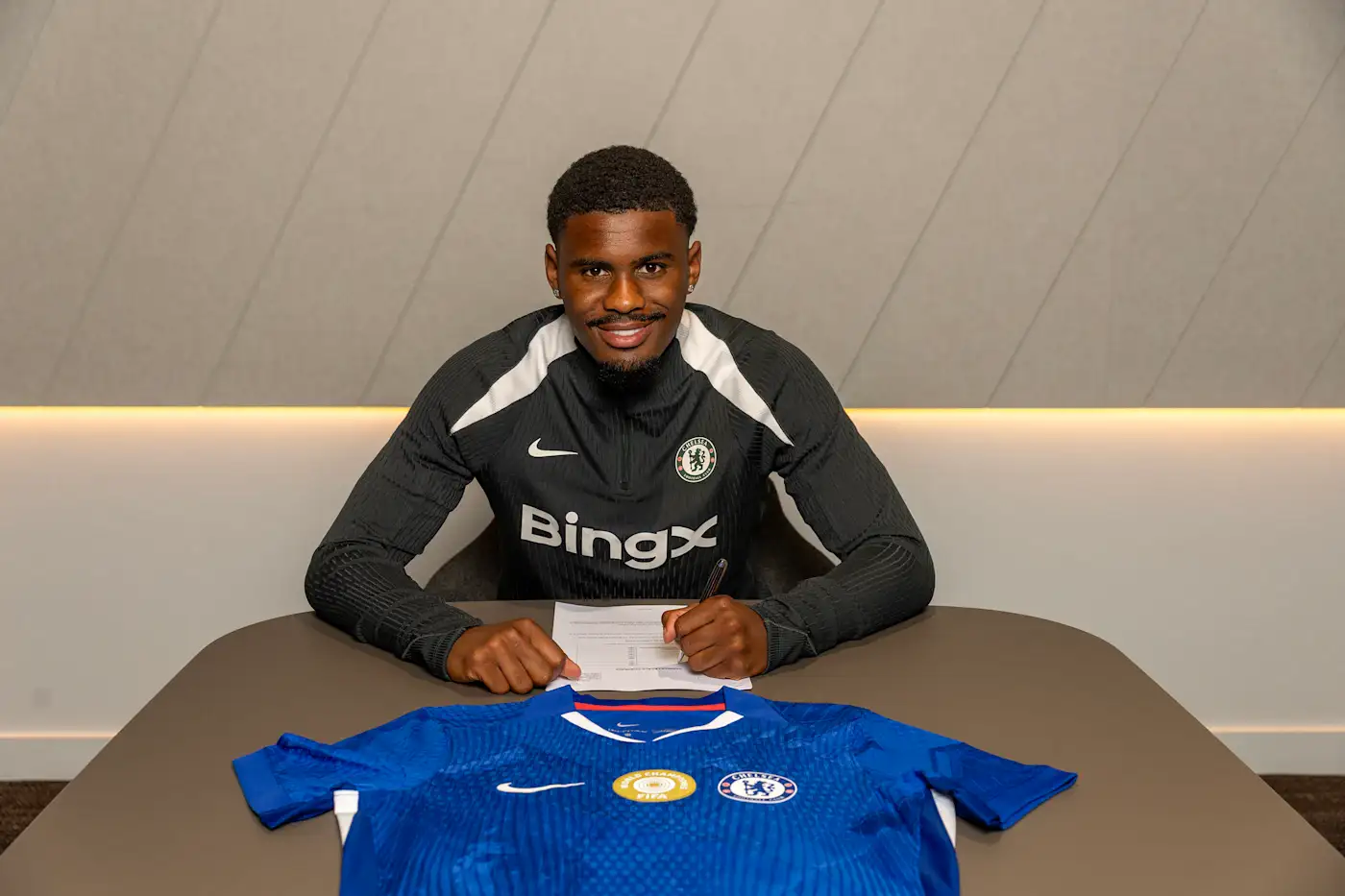 Jorrel Hato Resmi Tandatangani Kontrak Jangka Panjang di Chelsea hingga 2032